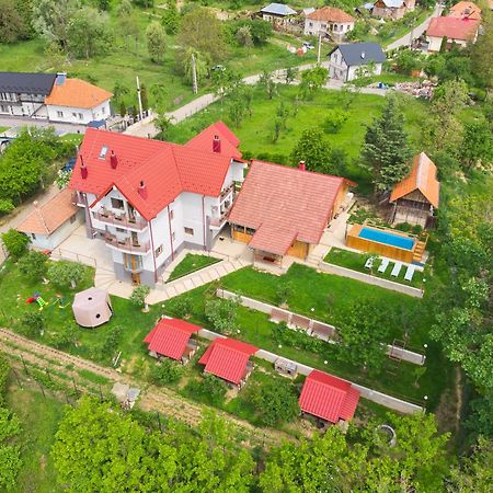 Perla Argesului, Ciubar, Piscina, Lift, Gratar, Cabana, Pensiuni, Hotel Cazare Transfagarasan Curtea De Arges Albestii de Arges Exterior foto