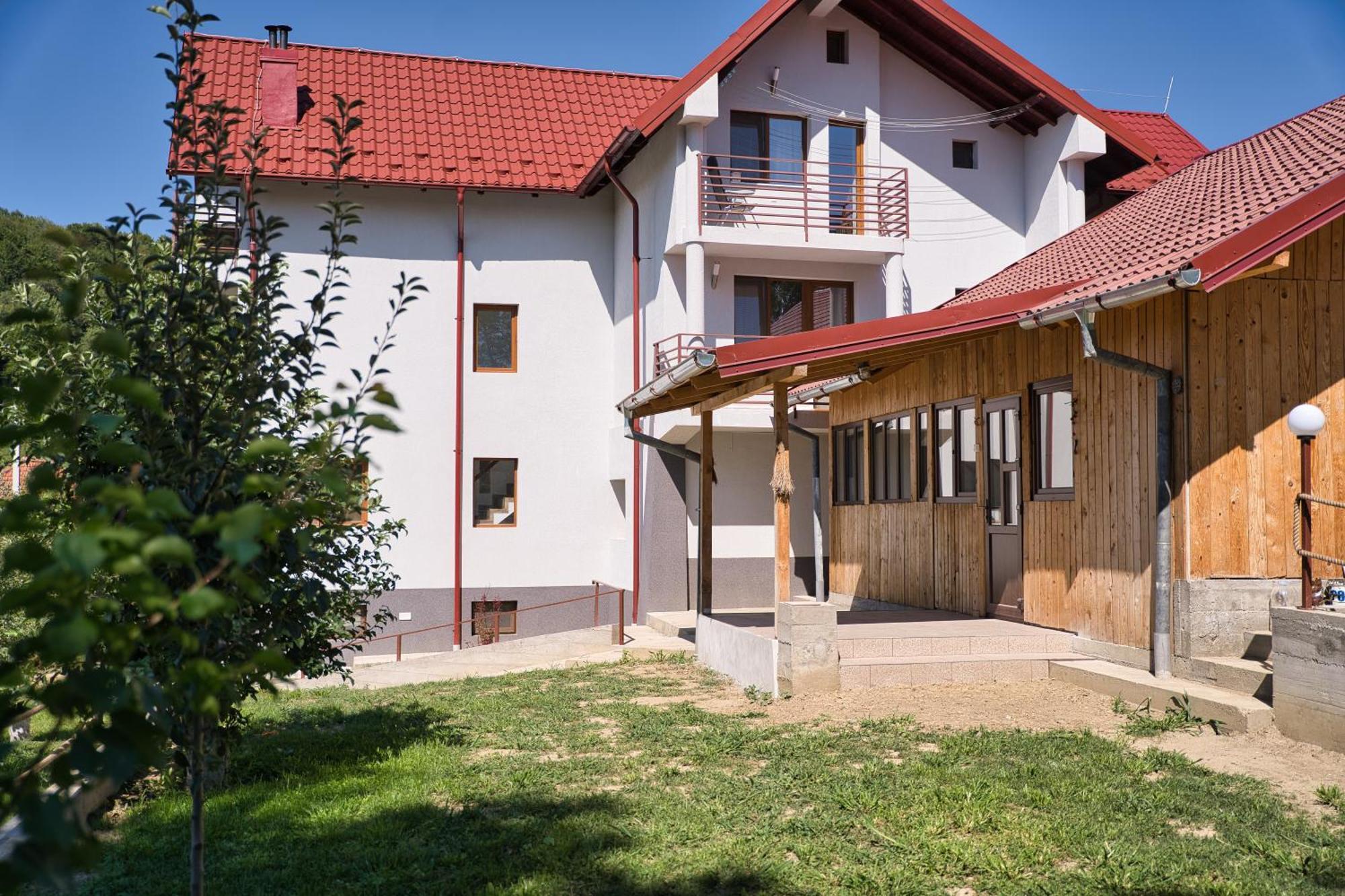 Perla Argesului, Ciubar, Piscina, Lift, Gratar, Cabana, Pensiuni, Hotel Cazare Transfagarasan Curtea De Arges Albestii de Arges Exterior foto